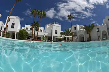 Sol Apartamentos - Image 1