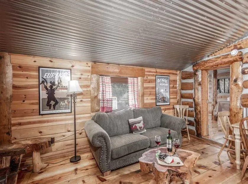 Dancing Bear, 2 Bedrooms, Front Porch, Midtown, Sleeps 6 - Image 1