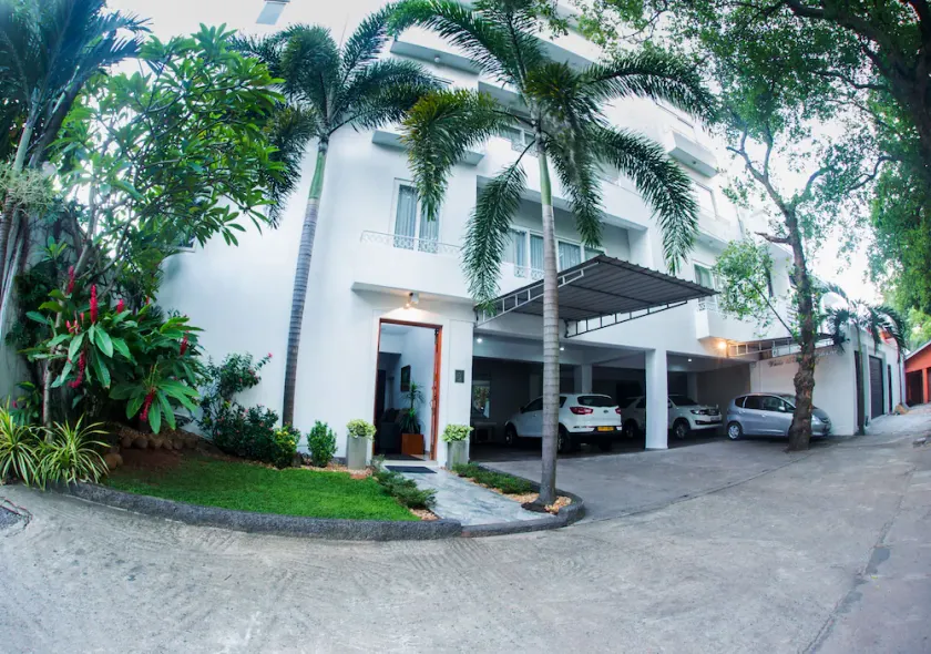 Whitehouse Residencies - Image 1