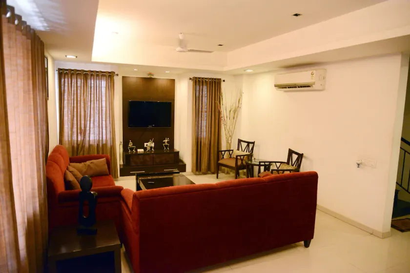 JK Rooms 146 Check Inn Service Apartment - Image 1