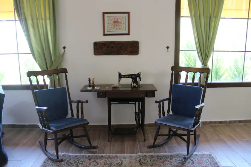 Baska Bir Yer - Image 1