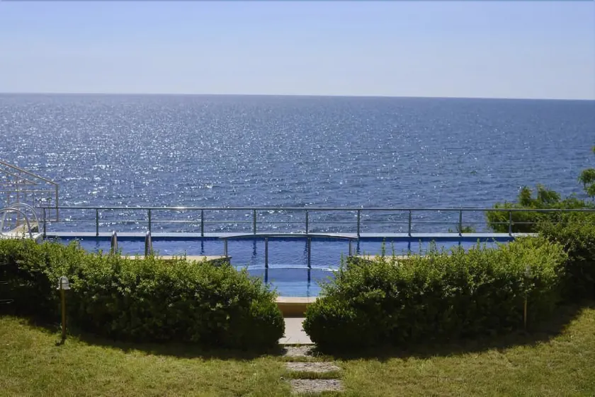 Brigantina Beach Hotel - Image 1