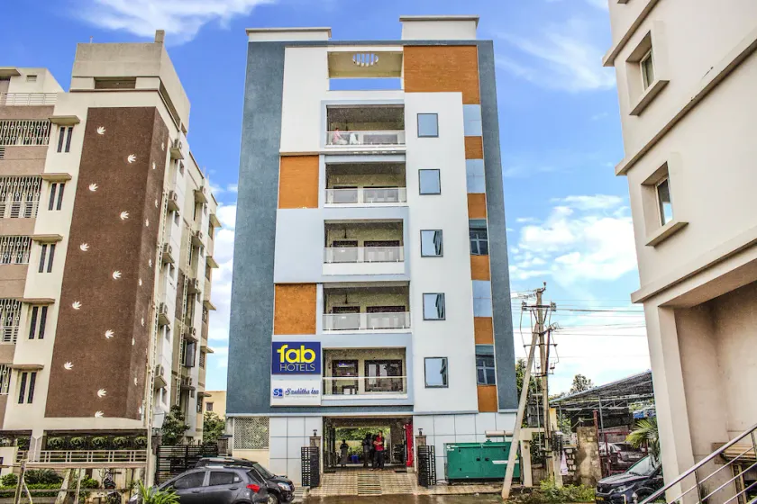 FabHotel Snehitha Inn - Image 1