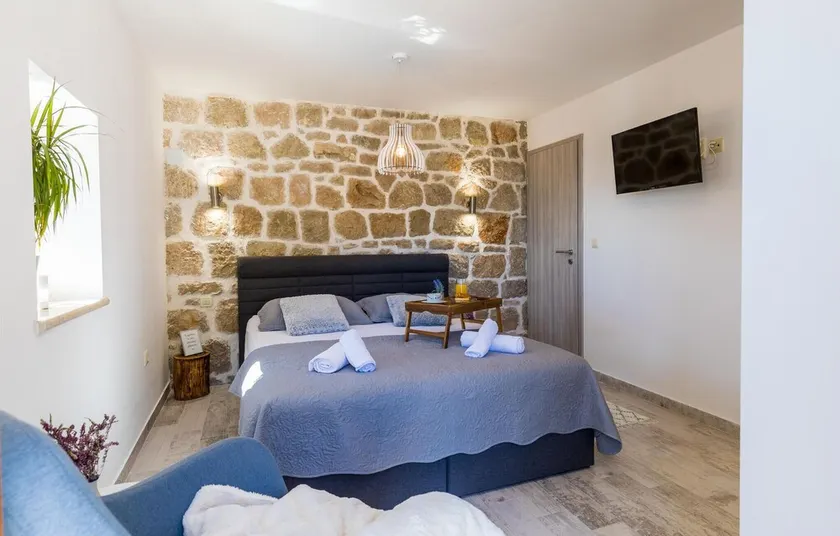 Amazing Home in Gromaca With Wifi and 4 Bedrooms - Image 1