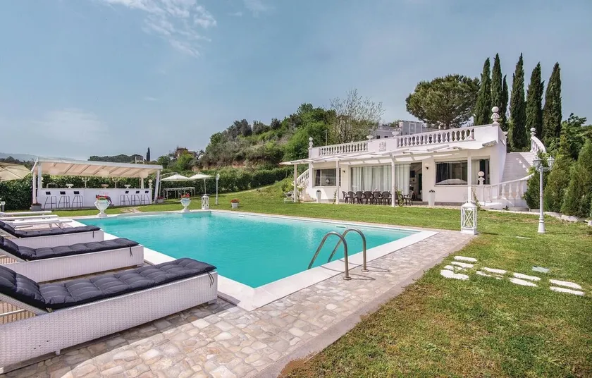 Amazing Home in Roma With Wifi and Outdoor Swimming Pool - Image 1