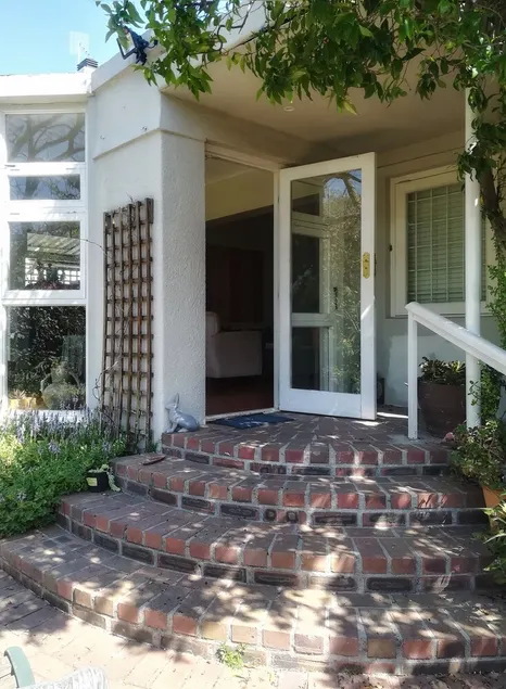Jaqui's Garden Guesthouse - Image 1