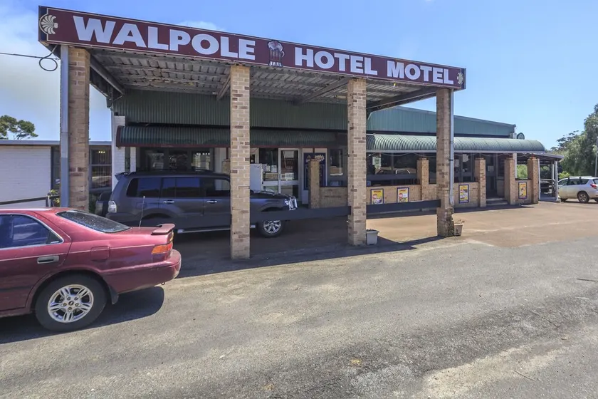 The Walpole Hotel Motel - Image 1