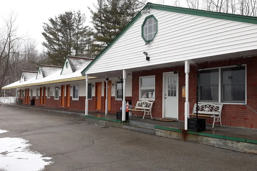 Budget Inn - Image 1