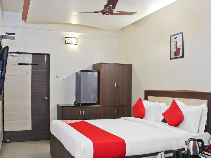 Collection O 814073 Hotel Jayratna - Image 1