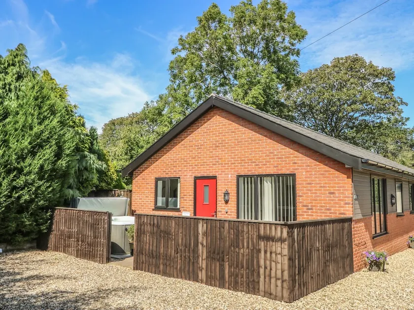 Cedar Cottage - Image 1