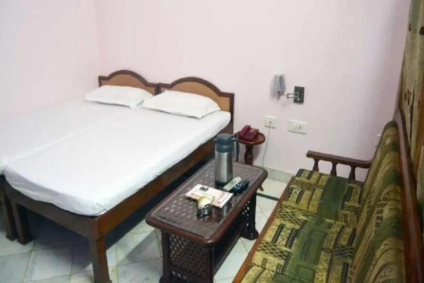 Hotel Rathore Lodg & Reastaurent - Image 1