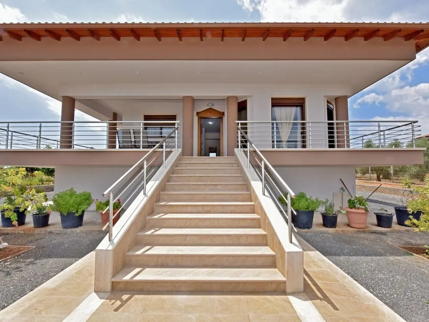 Villa George - Image 1
