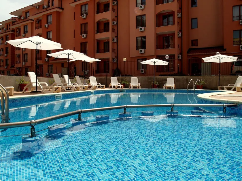 Apartment Complex Sunflower - Image 1