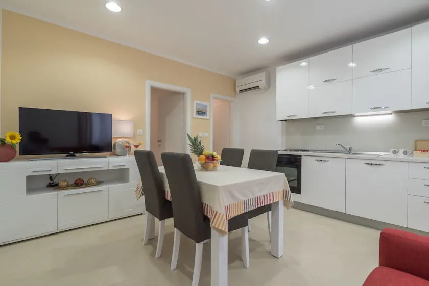 Drop In Split Apartments - Image 1
