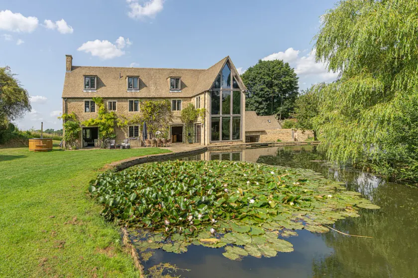 Altido Modern Countryside Estate W/ Lakes Between Chipping Norton And Soho Farmhouse - Image 1