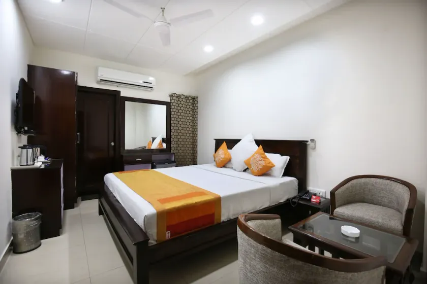 Hotel Umed Grand by OYO Rooms - Image 1