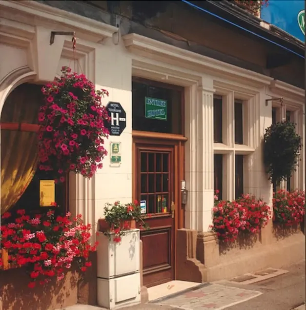 Hotel Restaurant Moderne - Image 1