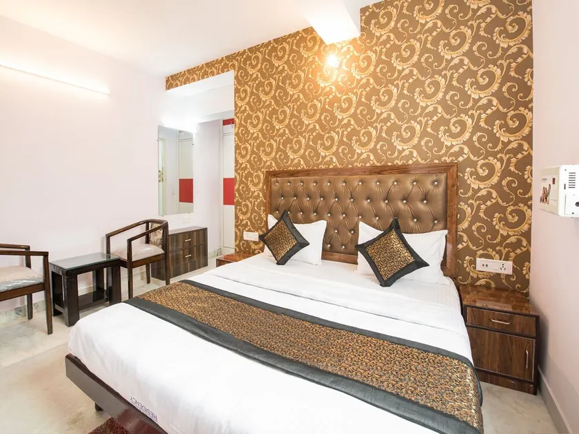 Hotel Manan Residency - Image 1