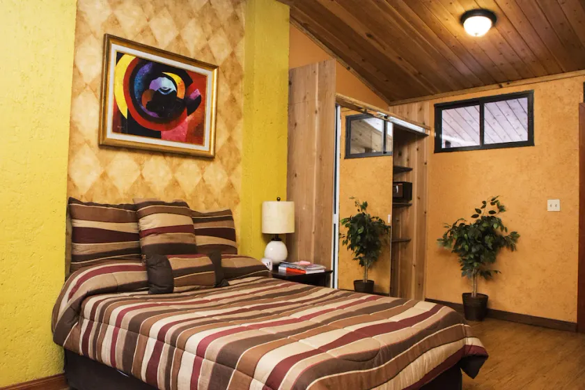B & B Comfy Inn - Image 1