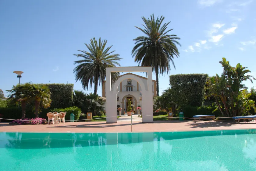Villa Palocla Hotel - Image 1