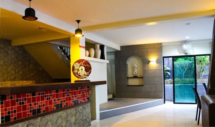 Sharaya Kata Hotel - Image 1