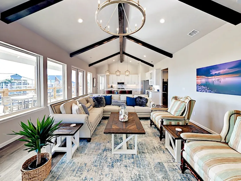 Canal-Front - 3 Br Home - Image 1