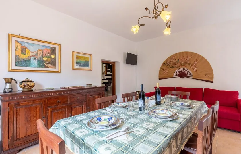 Beautiful Home in Fabriano With 5 Bedrooms and Wifi - Image 1