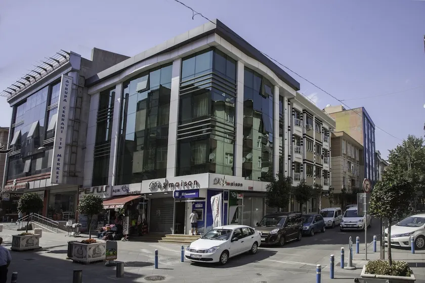 De Maison Airport Hotel - Image 1