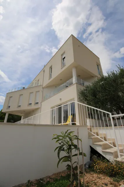 Luxury Apartment Ina - Image 1