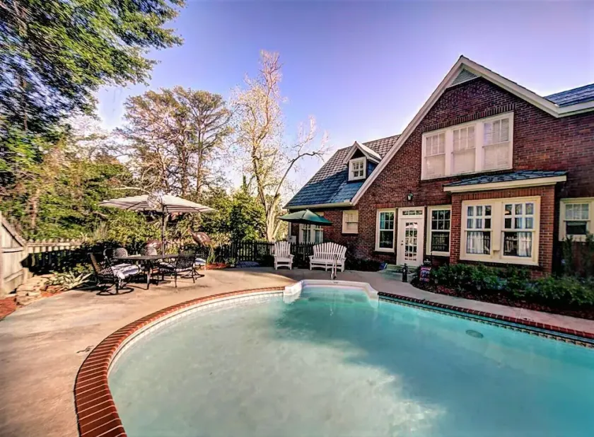The Good House Bed and Breakfast - Image 1