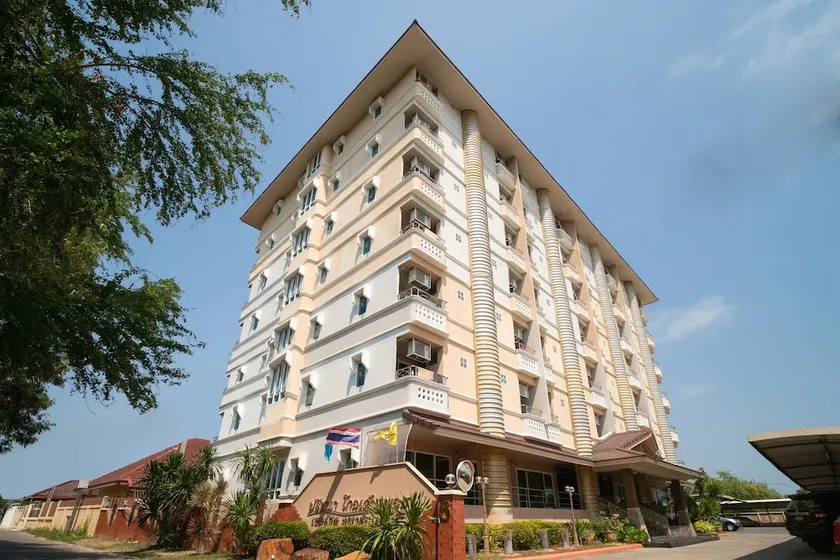 Preechana Golden Place Serviced Apartment - Image 1