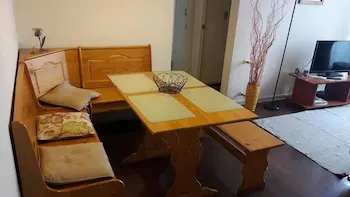 R&R Apartment Suites - Image 1