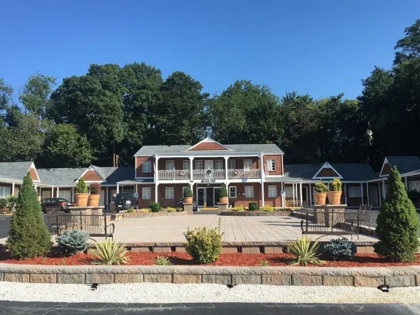 Moon Inn - Image 1