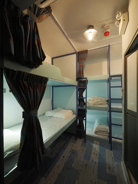 Panda's Hostel - Hot Dog Bus - Image 1