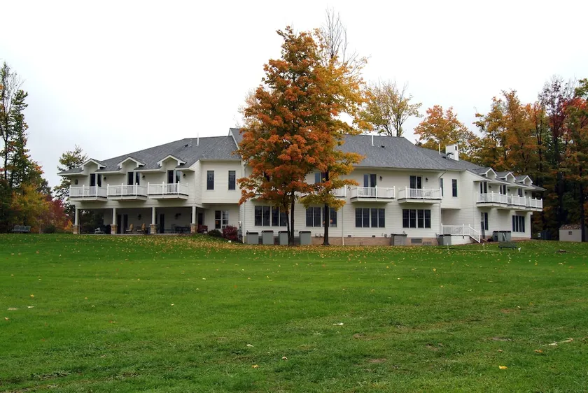Red Maple Inn - Image 1