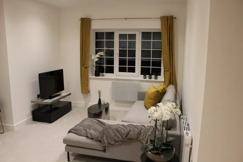 Luxury 1 Bed Apartment In The Heart Of Rochester - Image 1