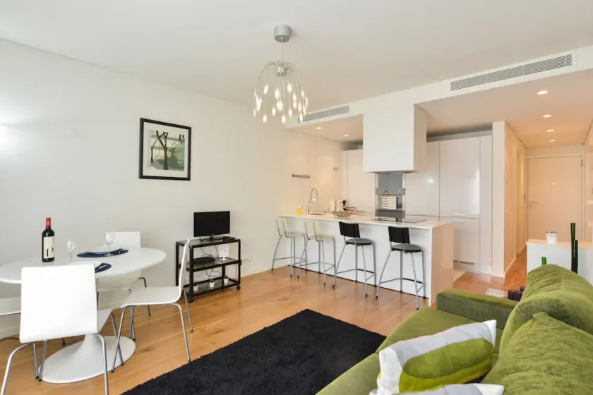 Sunny & Bright Amoreiras Apartment - Image 1
