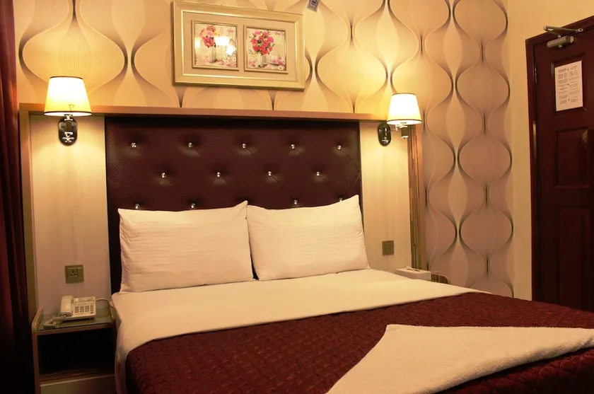 Sutchi Hotel - Image 1