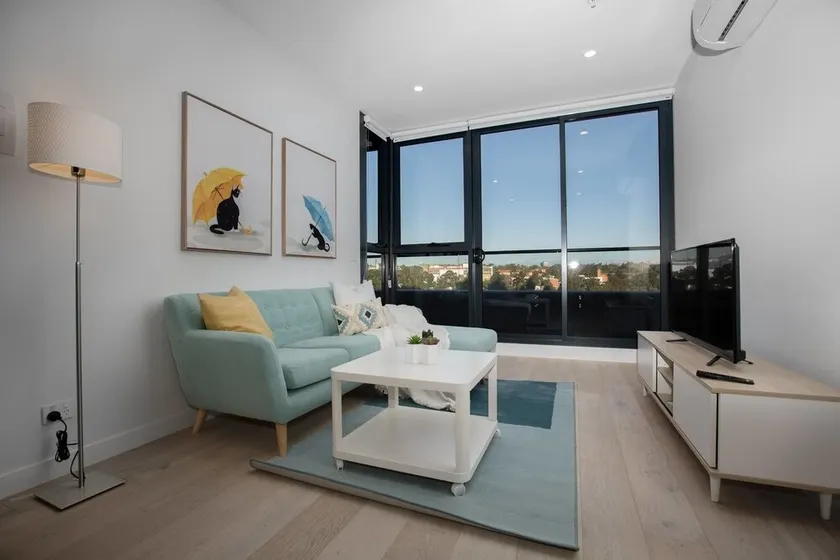 Stunning Apartment In Parkville - Image 1