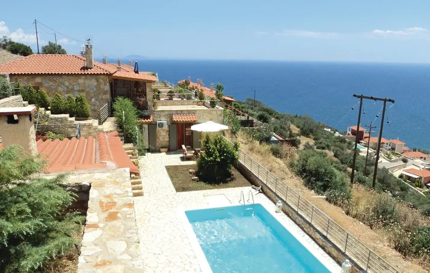 Nice Home in Xyropigado With 4 Bedrooms, Wifi and Outdoor Swimming Pool - Image 1
