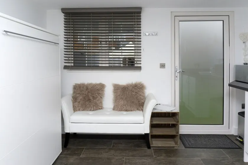 Beautiful 2-bed Studio - Image 1