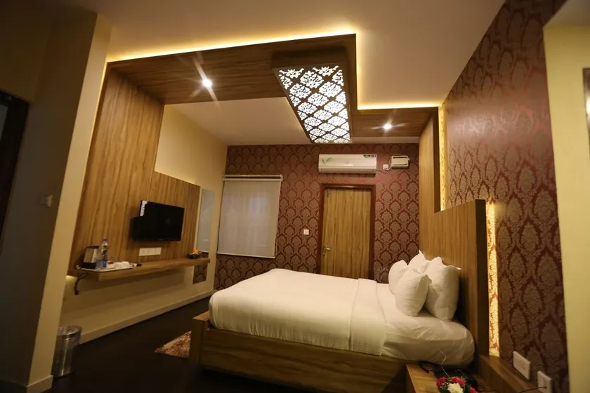 FabHotel Grand Savoury Suites - Image 1