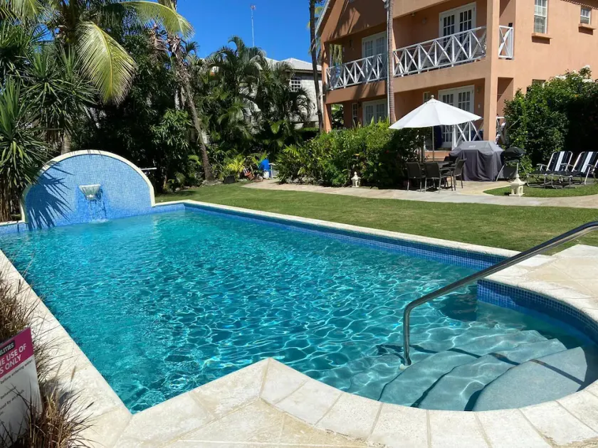 Inviting 2-bed Apartment West Coast Private - Image 1