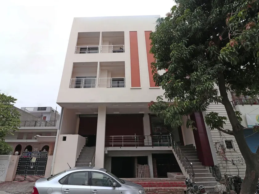 Woods Inn By OYO Rooms - Image 1