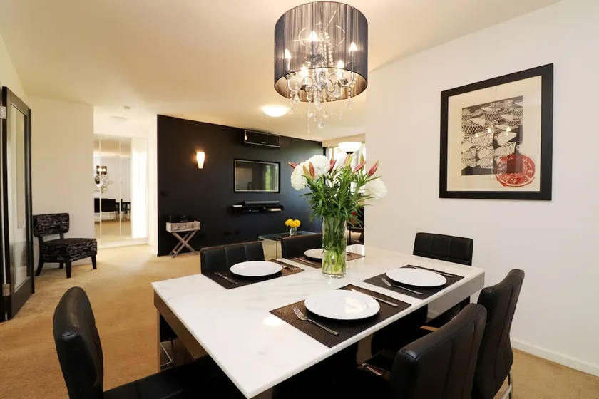 The Ivy - Long Stay Rates, Parking, Balcony - Image 1