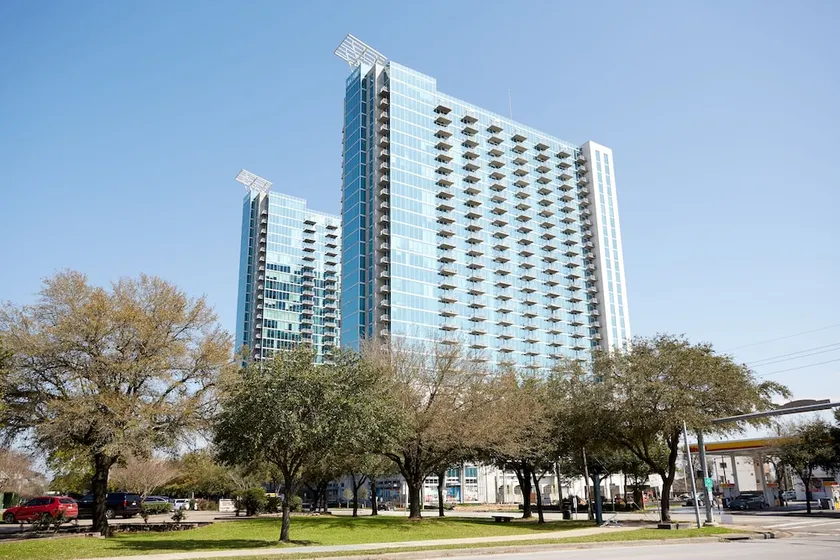 Desirable Midtown Suites by Sonder - Image 1