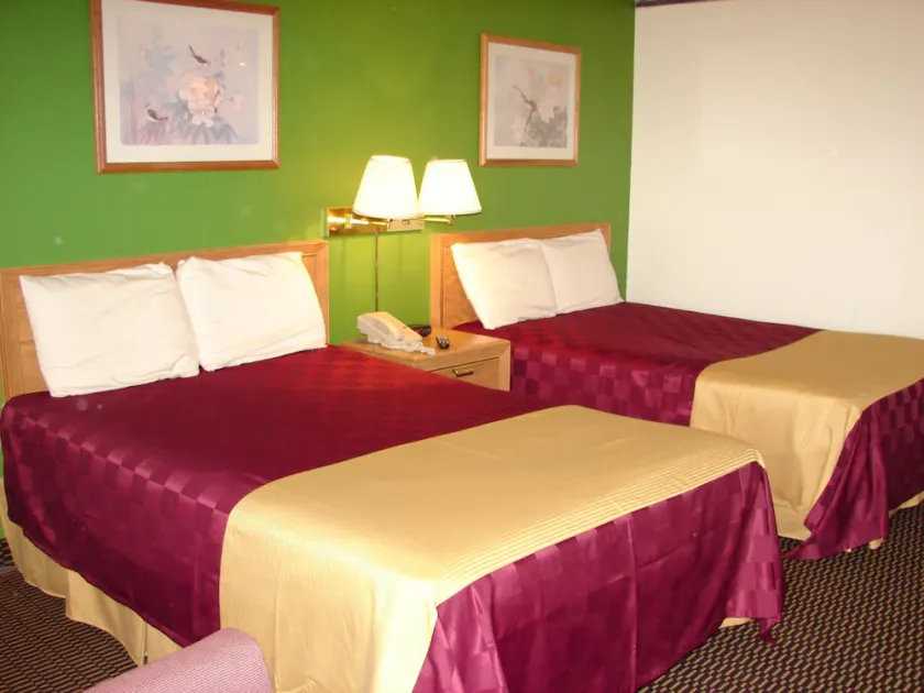 Columbus Inn & Suites - Image 1