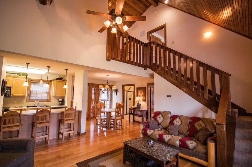Nestled Inn Lodge 3 Bedroom Home by RedAwning - Image 1