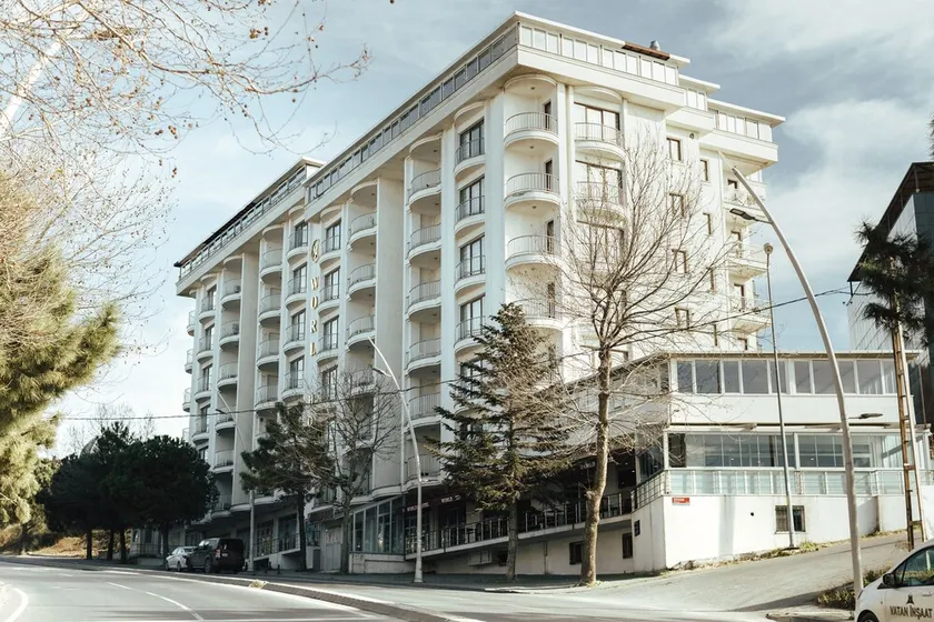 NY WORLD HOTEL - Image 1