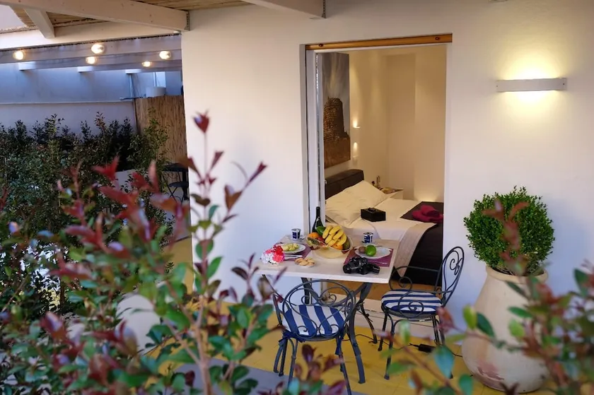 Maison avec terrasse | Vue ville - Image 1